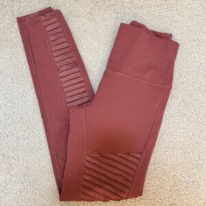 🔥 Alo Yoga Leggings – Rust Red 🔥